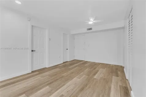 4709 NW 7th Street Miami FL 33126