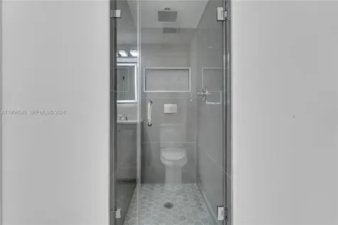4709 NW 7th Street Miami FL 33126