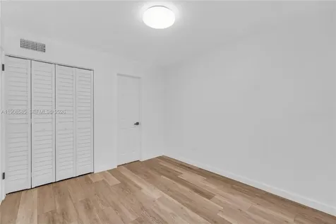4709 NW 7th Street Miami FL 33126
