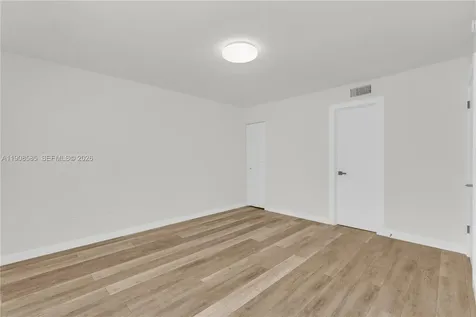 4709 NW 7th Street Miami FL 33126