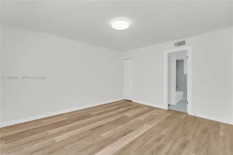 4709 NW 7th Street Miami FL 33126
