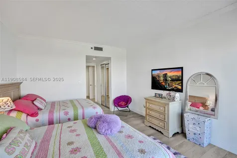 2000 Island Boulevard Aventura FL 33160