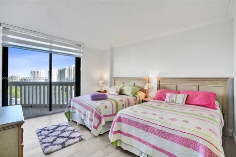 2000 Island Boulevard Aventura FL 33160