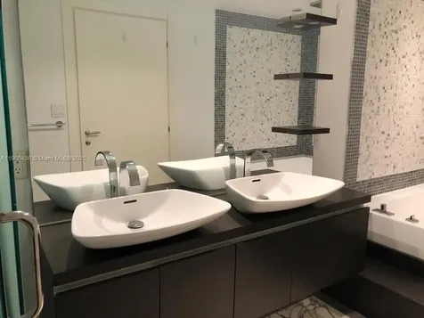 200 Biscayne Boulevard Way Miami FL 33131