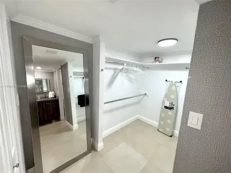 20500 W Country Club Drive Aventura FL 33180