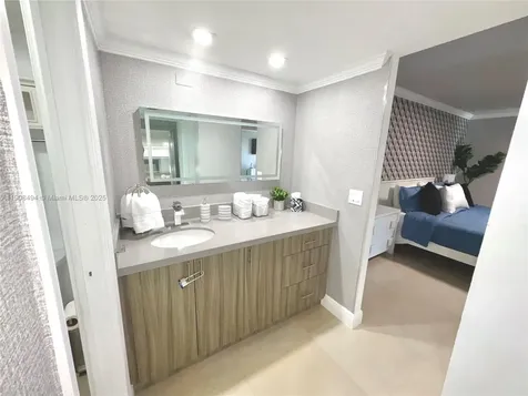 20500 W Country Club Drive Aventura FL 33180