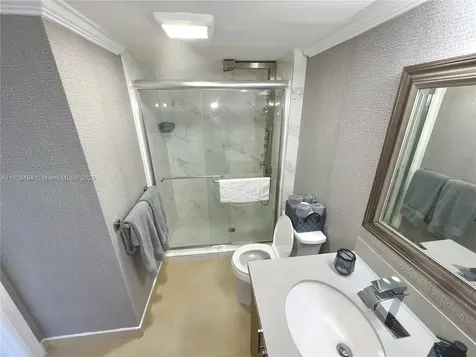 20500 W Country Club Drive Aventura FL 33180
