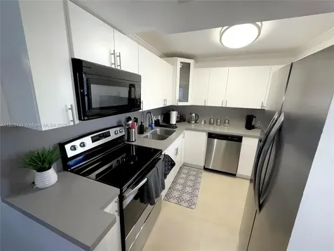 20500 W Country Club Drive Aventura FL 33180