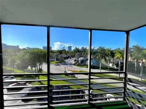 20500 W Country Club Drive Aventura FL 33180