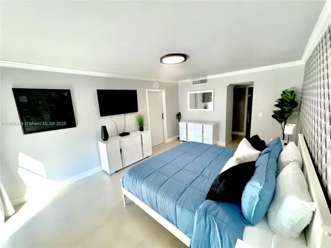 20500 W Country Club Drive Aventura FL 33180