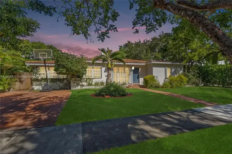 1875 Alamanda Drive North Miami FL 33181