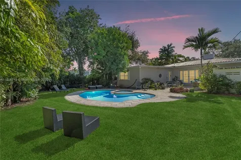 1875 Alamanda Drive North Miami FL 33181