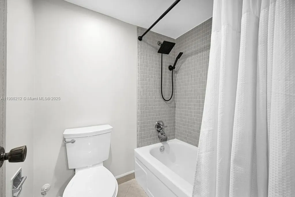 4020 N Hills Drive Hollywood FL 33021