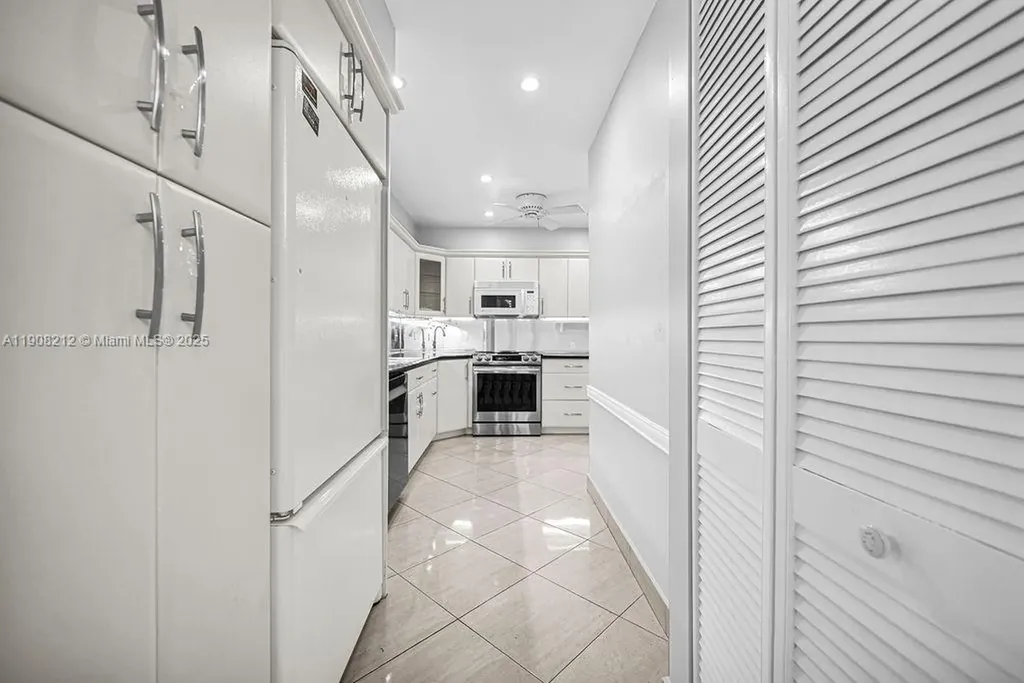 4020 N Hills Drive Hollywood FL 33021