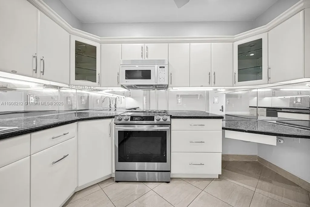 4020 N Hills Drive Hollywood FL 33021