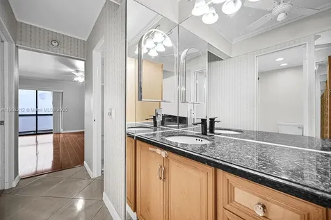 4020 N Hills Drive Hollywood FL 33021