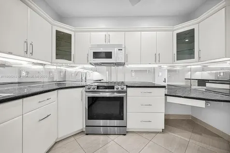 4020 N Hills Drive Hollywood FL 33021