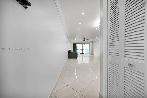 4020 N Hills Drive Hollywood FL 33021