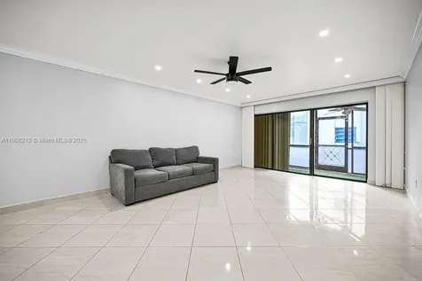 4020 N Hills Drive Hollywood FL 33021
