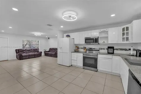 1821 SW 98th Terrace Miramar FL 33025