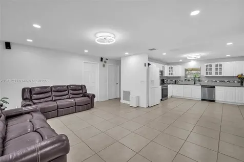 1821 SW 98th Terrace Miramar FL 33025