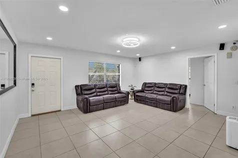 1821 SW 98th Terrace Miramar FL 33025