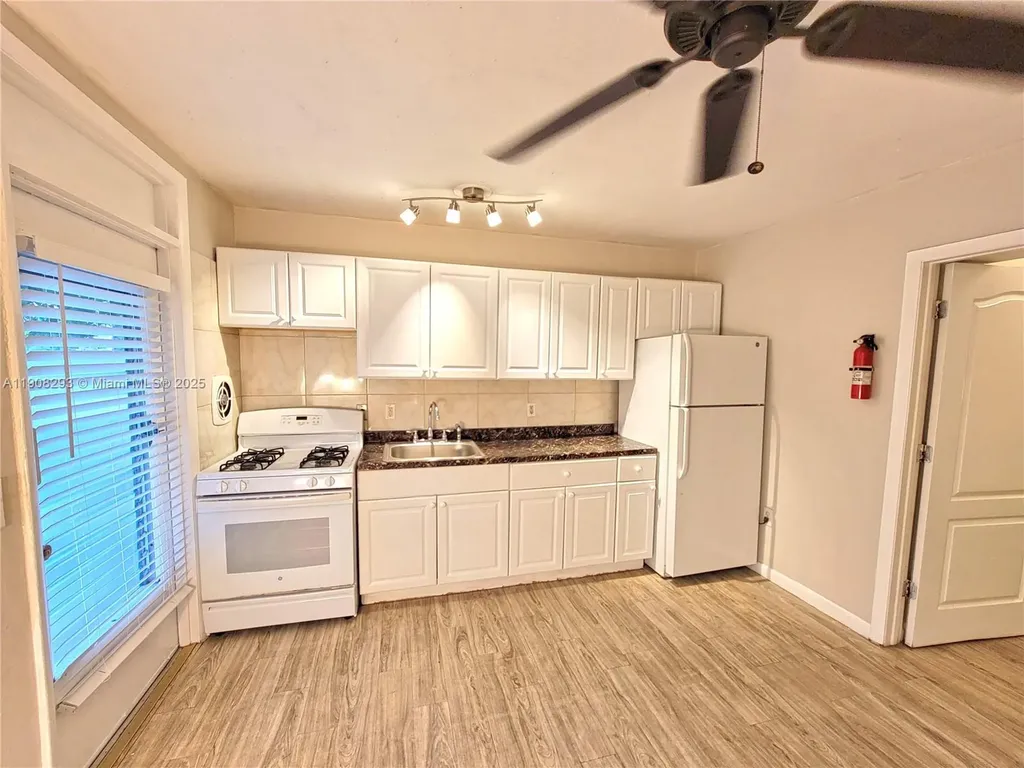 441 Collins Avenue Miami Beach FL 33139