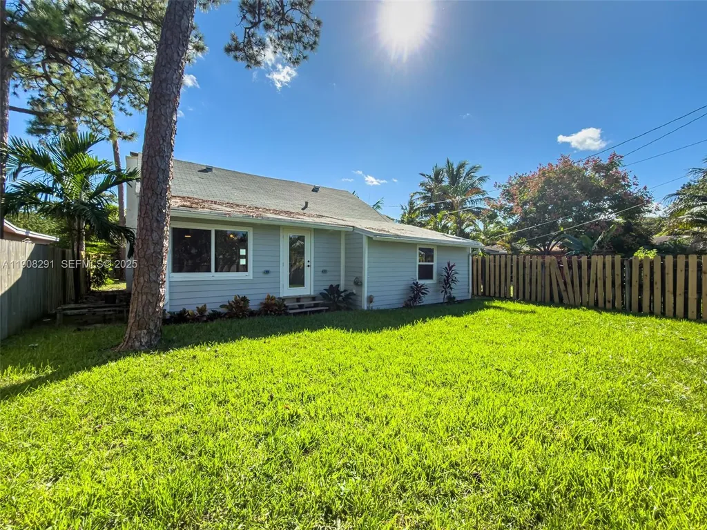 1813 SW 10th Street Fort Lauderdale FL 33312