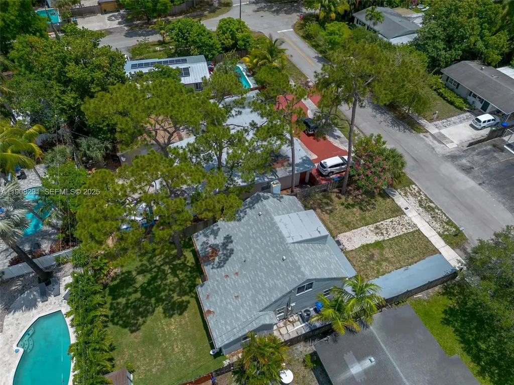 1813 SW 10th Street Fort Lauderdale FL 33312