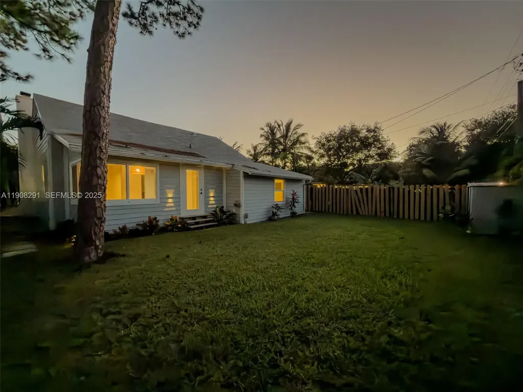 1813 SW 10th Street Fort Lauderdale FL 33312