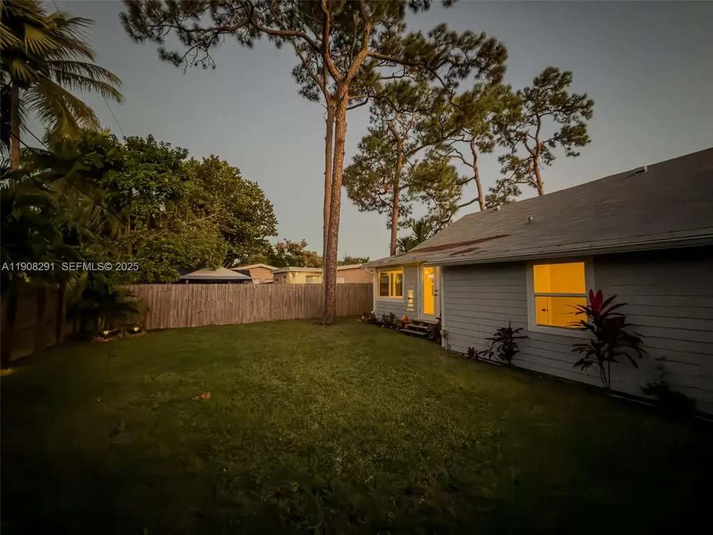 1813 SW 10th Street Fort Lauderdale FL 33312