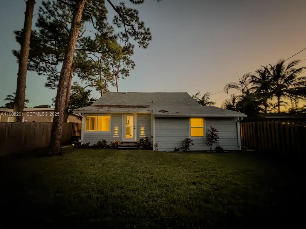 1813 SW 10th Street Fort Lauderdale FL 33312