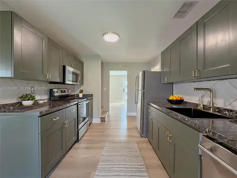 1813 SW 10th Street Fort Lauderdale FL 33312