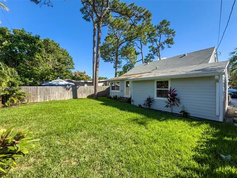 1813 SW 10th Street Fort Lauderdale FL 33312