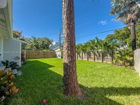 1813 SW 10th Street Fort Lauderdale FL 33312