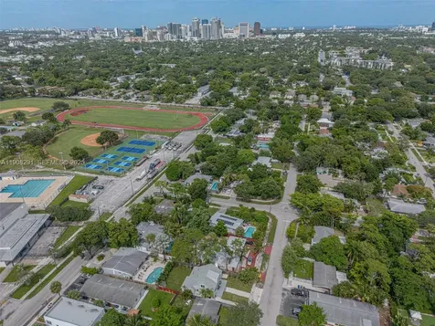 1813 SW 10th Street Fort Lauderdale FL 33312