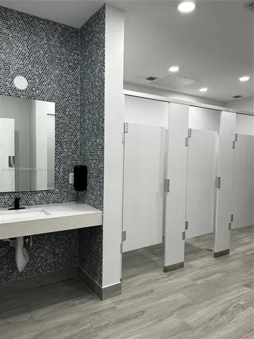 16909 N Bay Road Sunny Isles Beach FL 33160