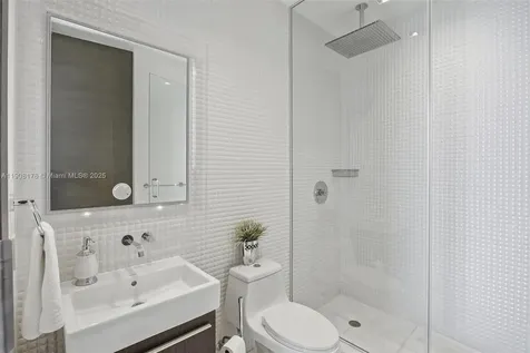 16001 Collins Avenue Sunny Isles Beach FL 33160