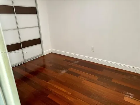881 Ocean Drive Key Biscayne FL 33149