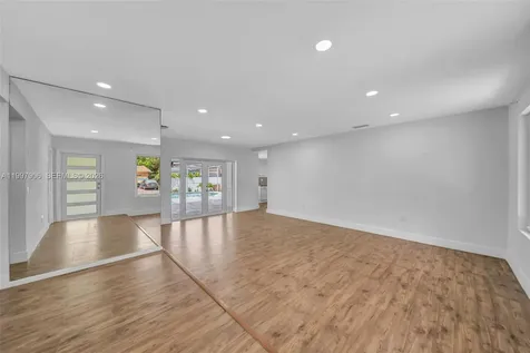 15010 NE 7th Avenue Miami FL 33161