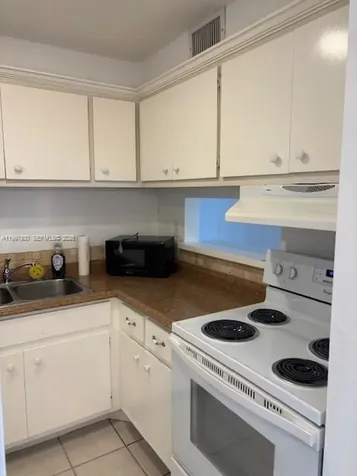 9493 SW 76th Street Miami FL 33173
