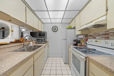 8120 Geneva Court Doral FL 33166