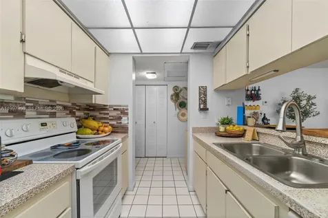 8120 Geneva Court Doral FL 33166