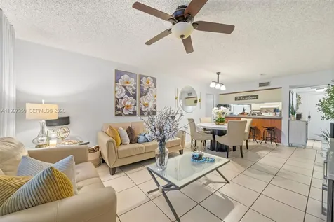 8120 Geneva Court Doral FL 33166