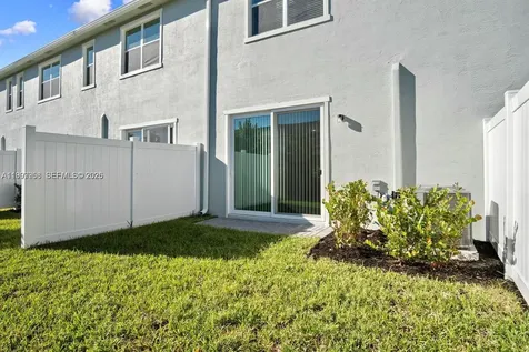 204 SE Woodbark Street Port St. Lucie FL 34984