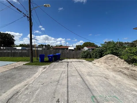 3180 SW 26th Street Miami FL 33133