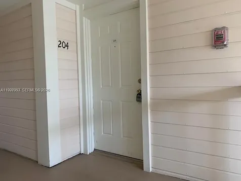 907 NE 199th Street Miami FL 33179