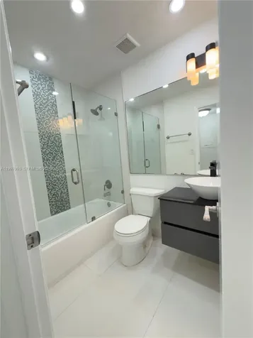 907 NE 199th Street Miami FL 33179