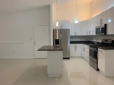 907 NE 199th Street Miami FL 33179