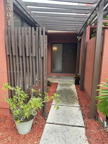 1691 Fairway Road Pembroke Pines FL 33026